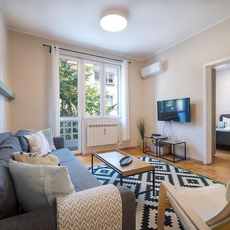 Cozy 1 Bdrm, Top Center, Solunska Near Vitoshka Street Szófia Kültér fotó